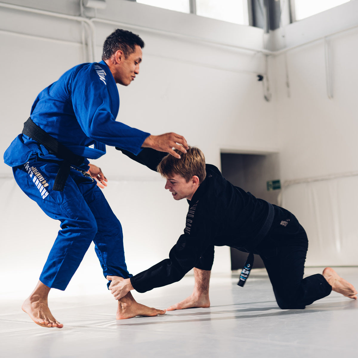 BJJ-Kimono / Gi Champion 3.0 Shadow (Schwarz) + Gürtel GRATIS