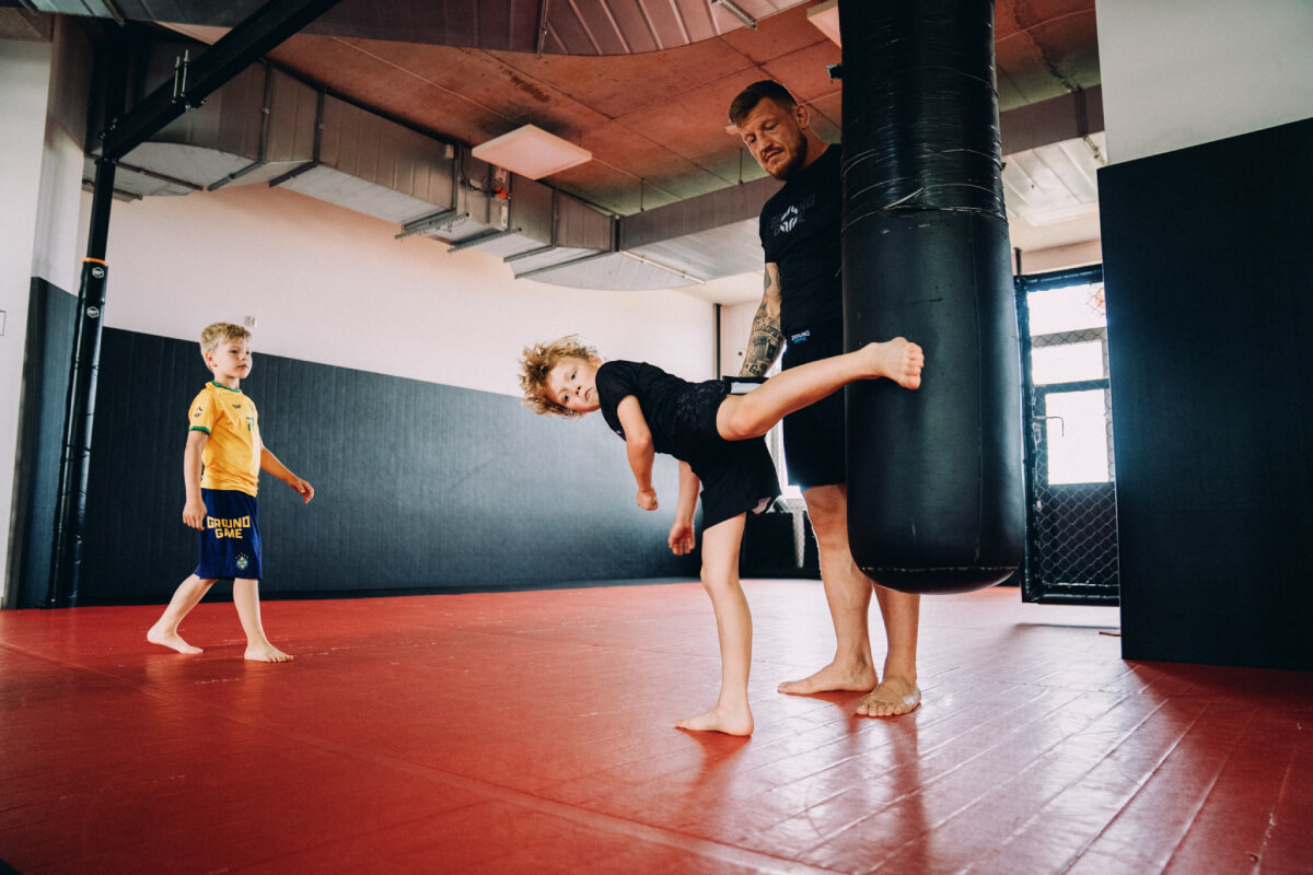 Kinder beim Kampfsporttraining – Unterstützung statt Druck